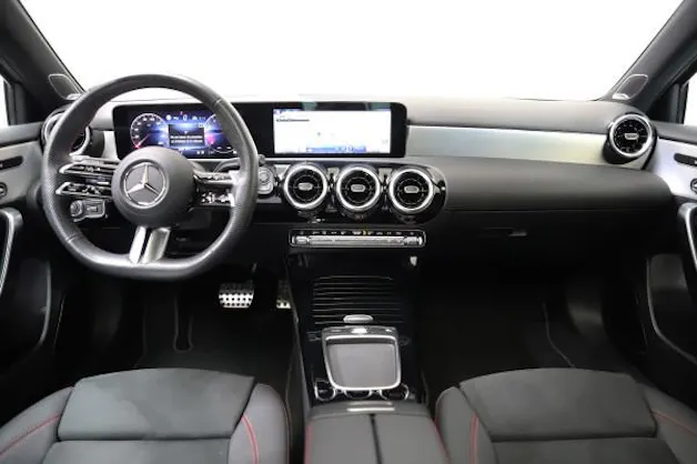 MERCEDES-BENZ A 220 4Matic 8G-DCT