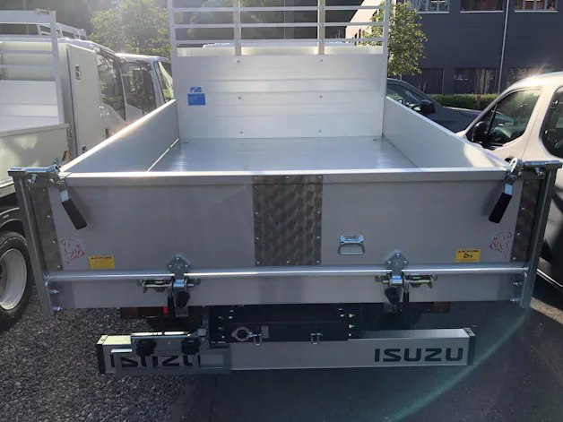 ISUZU M21 T E Box und Kipper