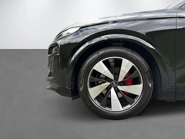 AUDI Q6 e-tron quattro
