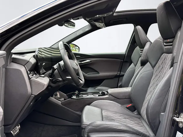 AUDI Q6 e-tron quattro