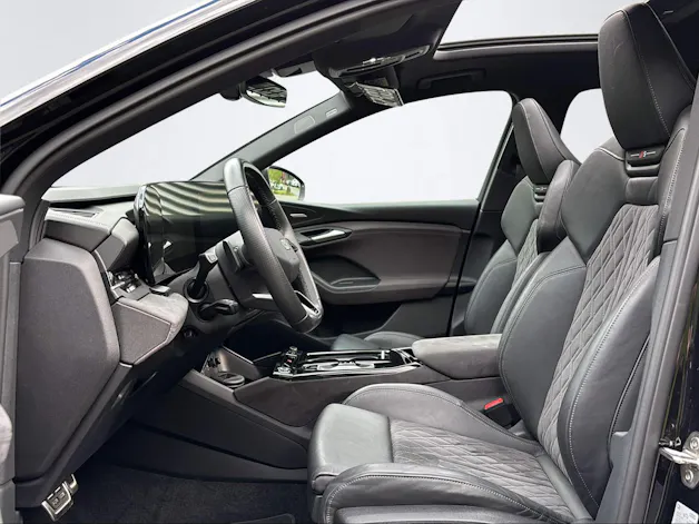 AUDI Q6 e-tron quattro