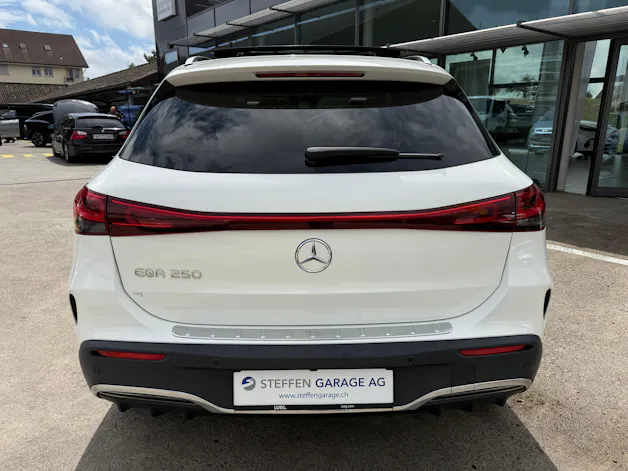 MERCEDES-BENZ EQA 250