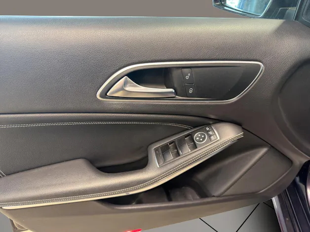 MERCEDES-BENZ A 200 7G-DCT