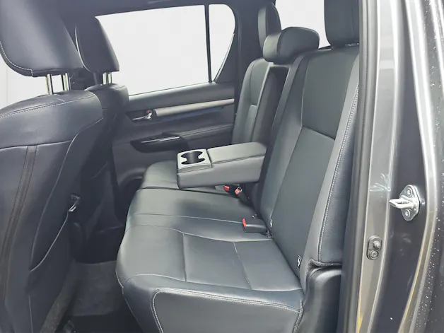 Toyota Hilux 2.8D-4D MHEV Invincible Double Cab 4x4 A