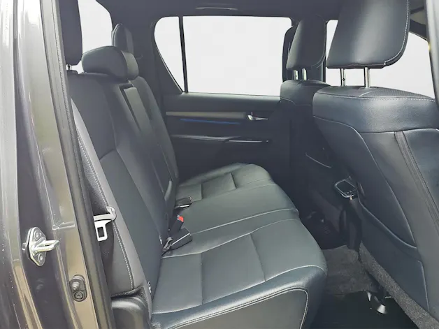 Toyota Hilux 2.8D-4D MHEV Invincible Double Cab 4x4 A