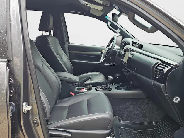 Toyota Hilux 2.8D-4D MHEV Invincible Double Cab 4x4 A
