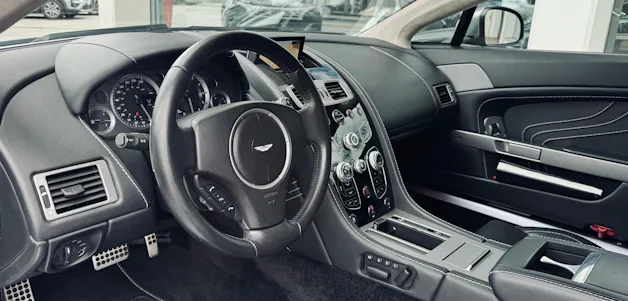ASTON MARTIN V8 Vantage 4.7 S Sportshift *Facelift*