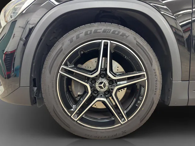 MERCEDES-BENZ GLA 220d AMG Line 4Matic