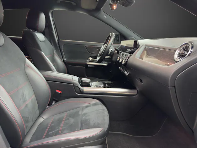 MERCEDES-BENZ GLA 220d AMG Line 4Matic