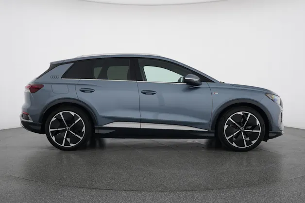 AUDI Q4 e-tron 50 quattro