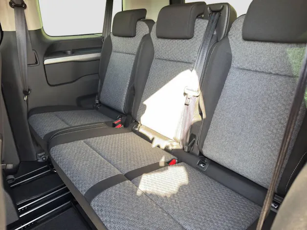 PEUGEOT Traveller Std. Family Ed. 2.2 BHDI 180 PS EAT 8