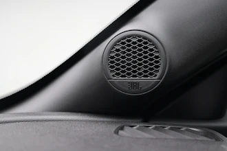 https://vehicle.imgix.net/4447835/487a3227-4703-42c7-b446-46656ced5568.JPG