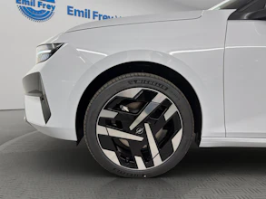 https://vehicle.imgix.net/4447889/204fec1c-39ad-42e6-ab9a-dd3a1d7fad95.jpg