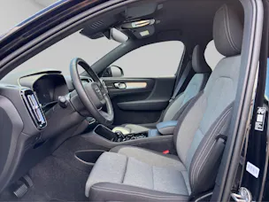 VOLVO XC40 2.0 B3 MH Plus Dark