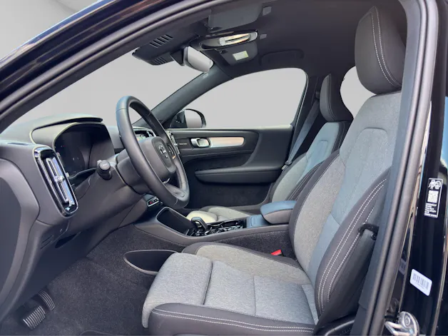 VOLVO XC40 2.0 B3 MH Plus Dark