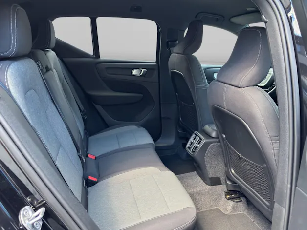VOLVO XC40 2.0 B3 MH Plus Dark