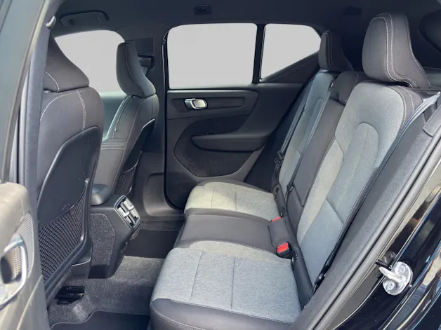 VOLVO XC40 2.0 B3 MH Plus Dark