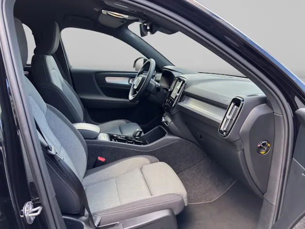 VOLVO XC40 2.0 B3 MH Plus Dark
