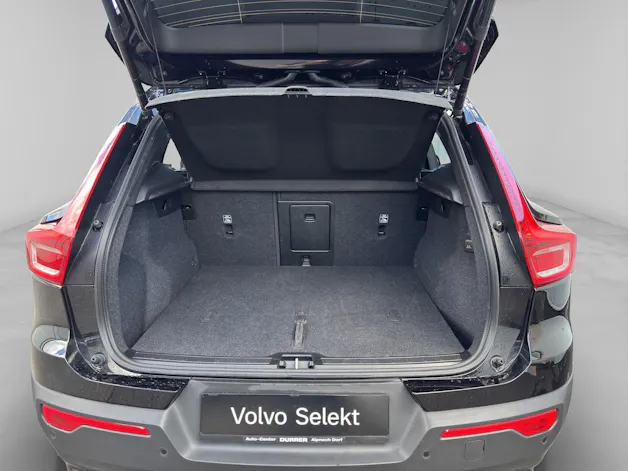 VOLVO XC40 2.0 B3 MH Plus Dark