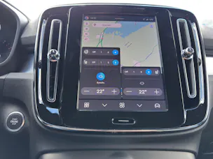 VOLVO XC40 2.0 B3 MH Plus Dark