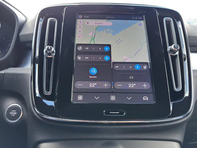 VOLVO XC40 2.0 B3 MH Plus Dark