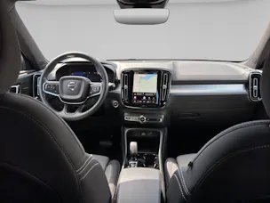 VOLVO XC40 2.0 B3 MH Plus Dark