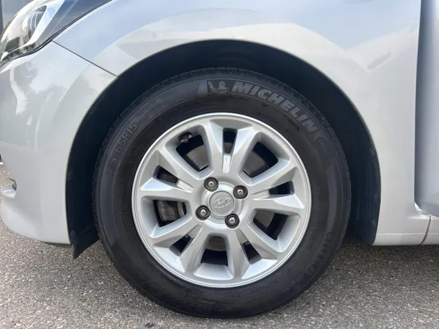 HYUNDAI i20 1.0 T-GDi Amplia
