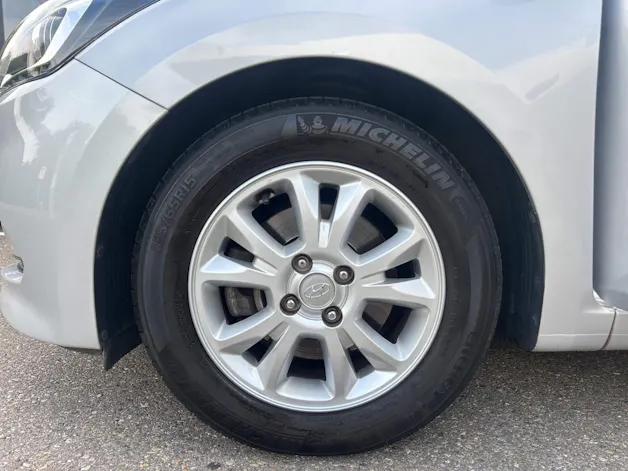 HYUNDAI i20 1.0 T-GDi Amplia