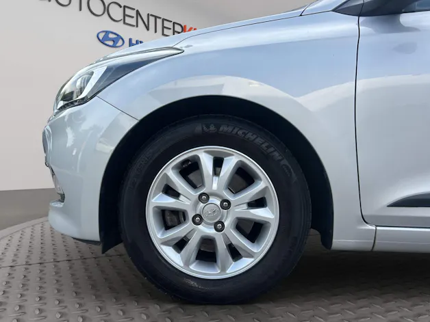 HYUNDAI i20 1.0 T-GDi Amplia