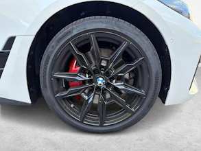https://vehicle.imgix.net/4448033/899854f6-8bbe-47f0-b2ef-1c5558fa17fb.jpg