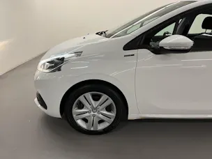 PEUGEOT 208 1.2 PureTech Signature S/S
