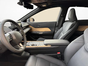 https://vehicle.imgix.net/4448164/60fba90a-8579-44b0-a57c-d8c2b7c597f6.jpg