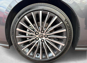 https://vehicle.imgix.net/4448164/d9e28a40-19a5-4ff9-b27e-33dc83301218.jpg