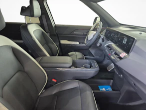 https://vehicle.imgix.net/4448201/c83c6358-b221-4fa1-9b35-7ced809a22cf.jpg