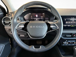 https://vehicle.imgix.net/4448209/43ffb48d-85d4-408c-851f-107df9dff758.jpg