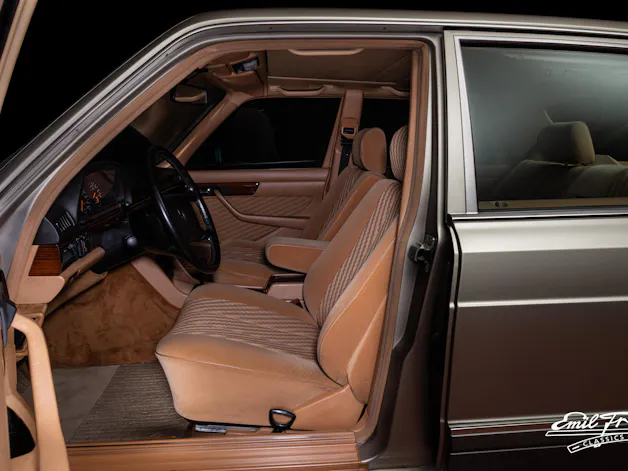 MERCEDES-BENZ SE W126
