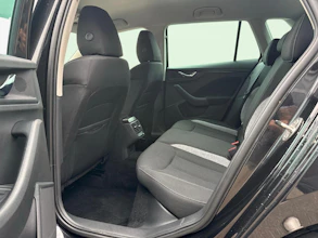 https://vehicle.imgix.net/4448250/b6f838e9-2241-4224-91f5-34e0c9a43a9c.jpg