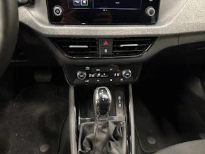 https://vehicle.imgix.net/4448258/17450305-4c5c-42ea-8872-43b47320b2d8.jpg