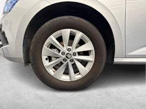 https://vehicle.imgix.net/4448258/533e21a5-9838-46c4-96d1-a7b03b99fa53.jpg