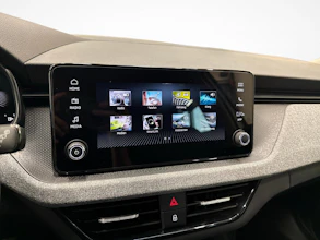 https://vehicle.imgix.net/4448258/662af543-282e-4fb3-b8fe-d951b81606d8.jpg