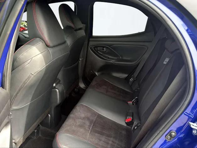 Toyota Yaris 1.5 VVT-i HSD GR Sport inkl. Wartungsvertrag