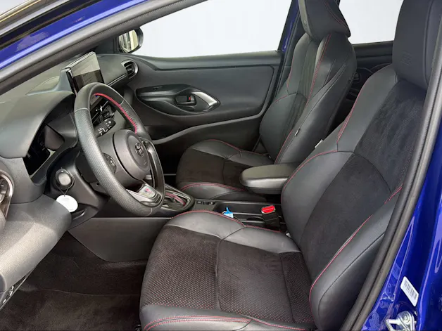 Toyota Yaris 1.5 VVT-i HSD GR Sport inkl. Wartungsvertrag