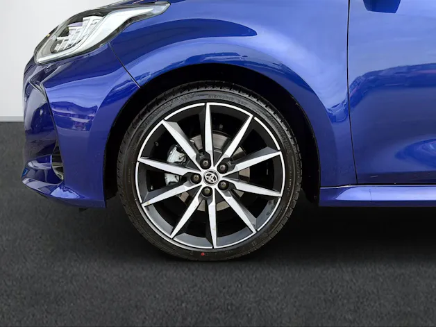 Toyota Yaris 1.5 VVT-i HSD GR Sport inkl. Wartungsvertrag