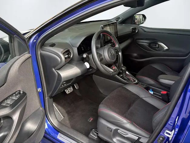 Toyota Yaris 1.5 VVT-i HSD GR Sport inkl. Wartungsvertrag