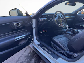 https://vehicle.imgix.net/4448278/20c9bbde-dceb-4758-8cca-64cf281135b3.jpg