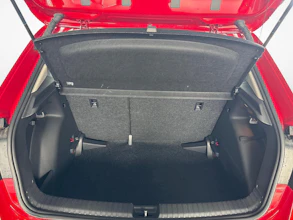 https://vehicle.imgix.net/4448354/4d6ab163-4d72-4444-b96d-706668013c6c.jpg