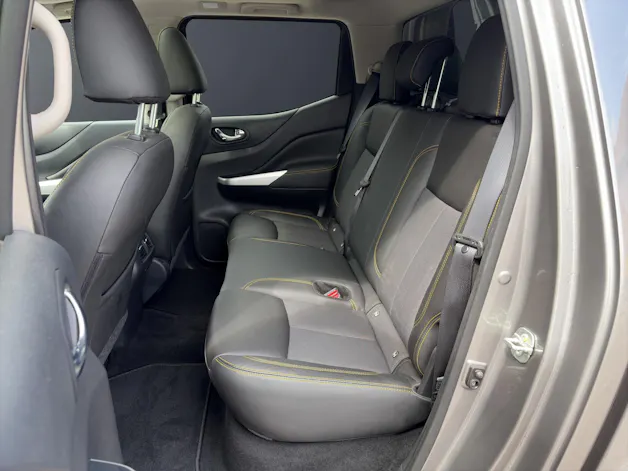NISSAN Navara 2.3 dCi Double Cab N-Guard AT