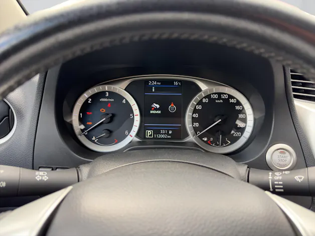 NISSAN Navara 2.3 dCi Double Cab N-Guard AT