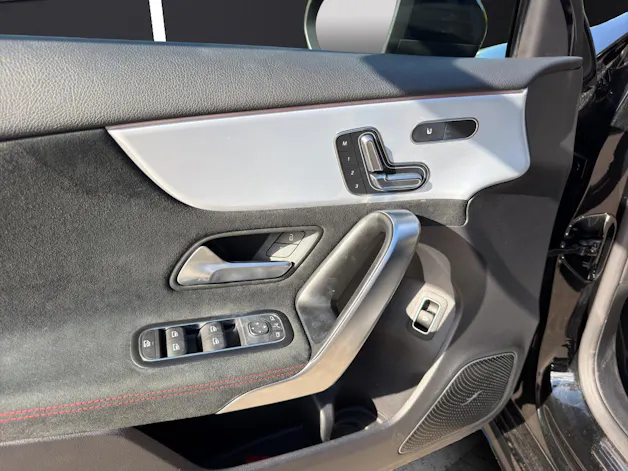MERCEDES-BENZ A 35 AMG 4matic Limousine