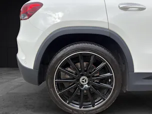 MERCEDES-BENZ GLA 250 AMG Line 4matic
